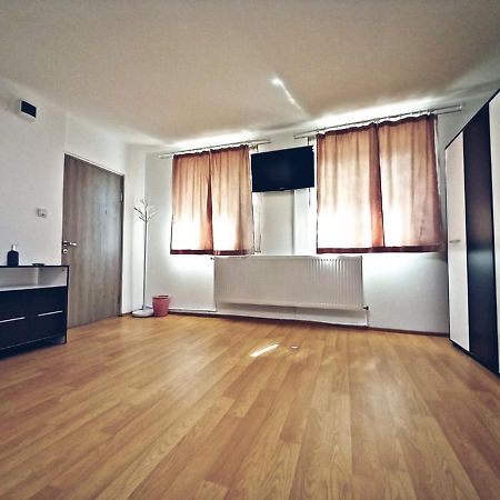 Camere In Regim Hotelier Braşov Esterno foto