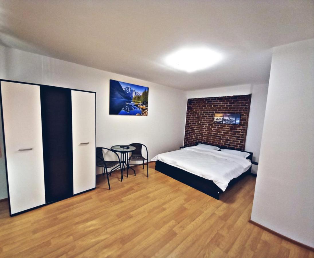 Camere In Regim Hotelier Braşov Esterno foto