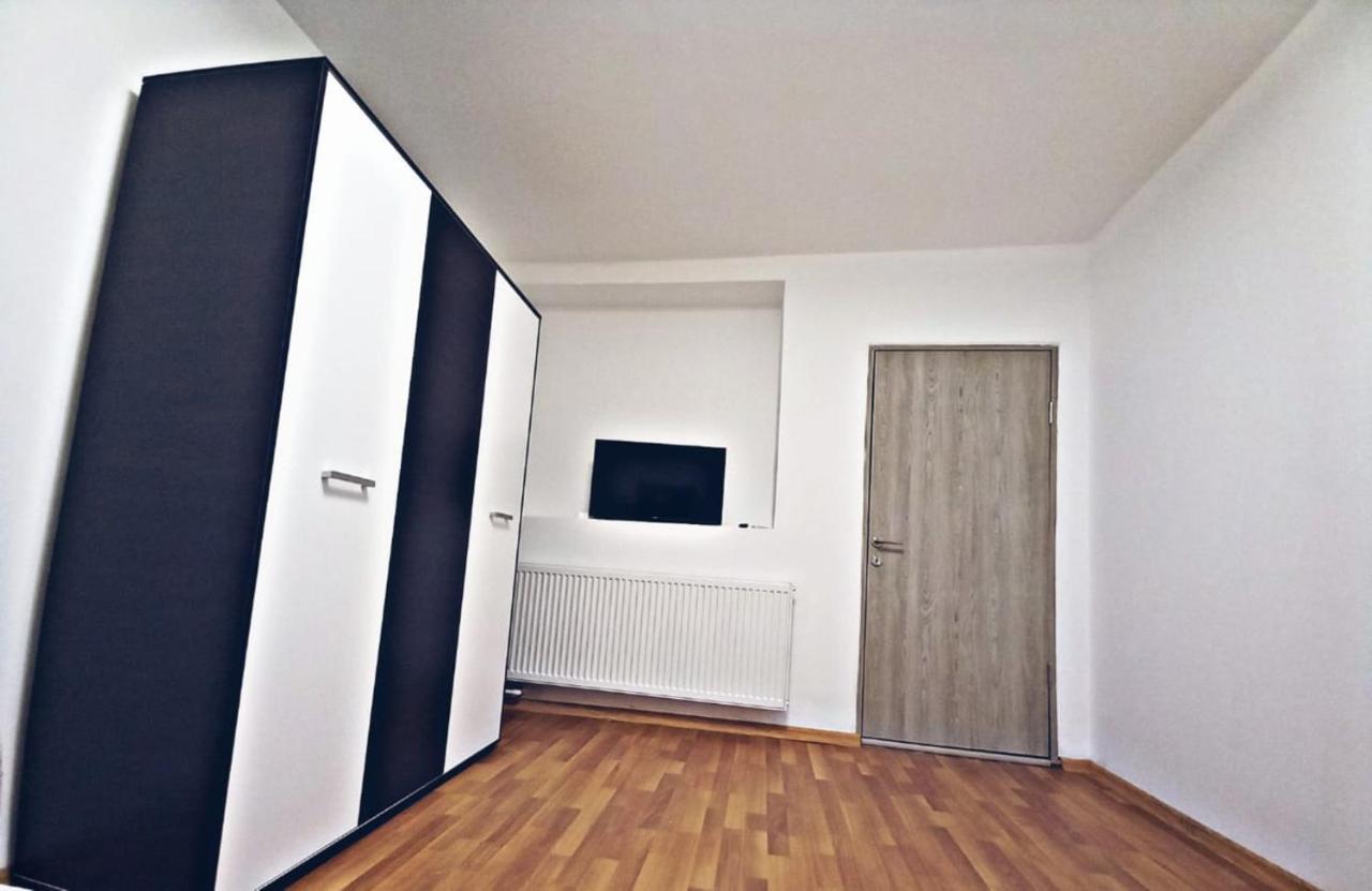 Camere In Regim Hotelier Braşov Esterno foto