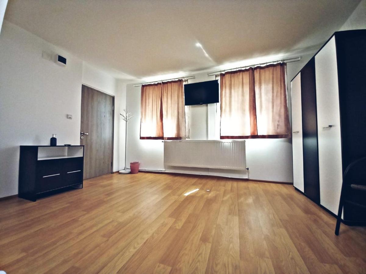 Camere In Regim Hotelier Braşov Esterno foto