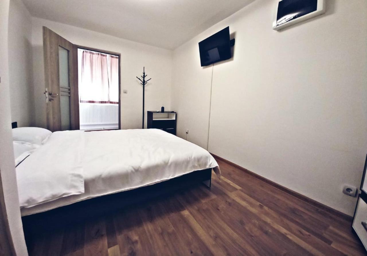Camere In Regim Hotelier Braşov Esterno foto