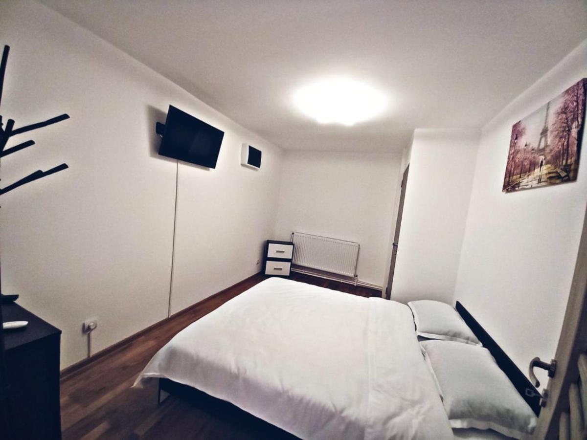 Camere In Regim Hotelier Braşov Esterno foto