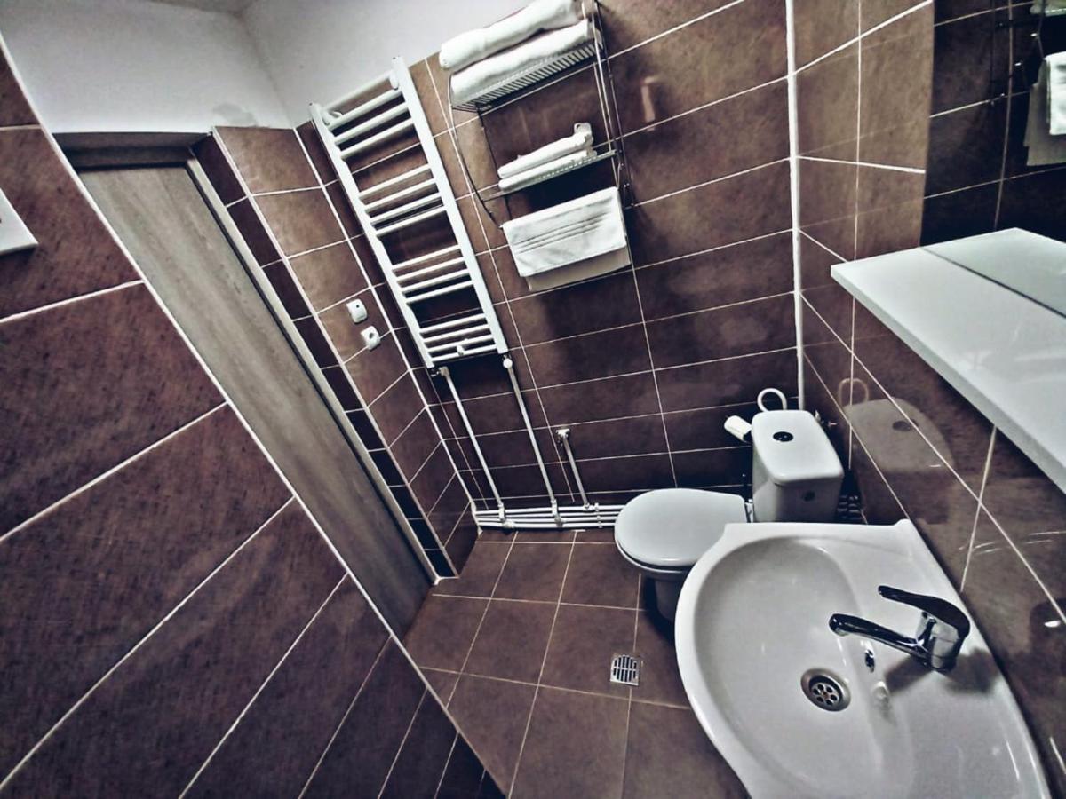 Camere In Regim Hotelier Braşov Esterno foto
