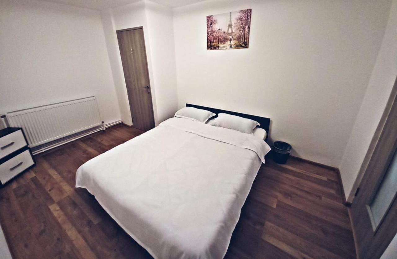 Camere In Regim Hotelier Braşov Esterno foto