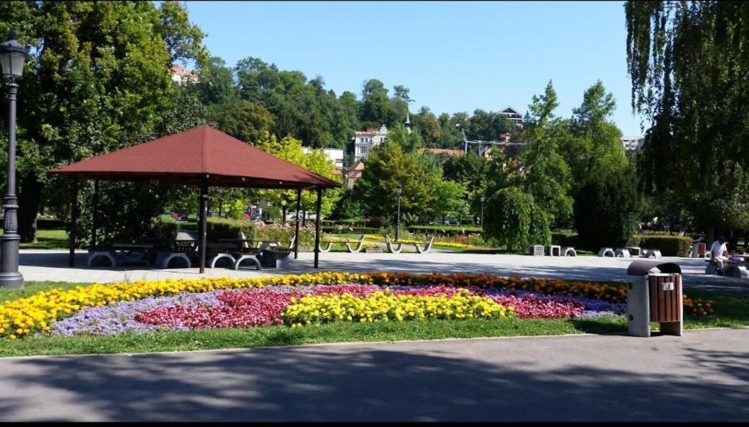 Camere In Regim Hotelier Braşov Esterno foto